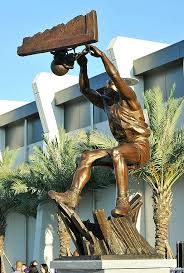 Shaquille ONeal statue