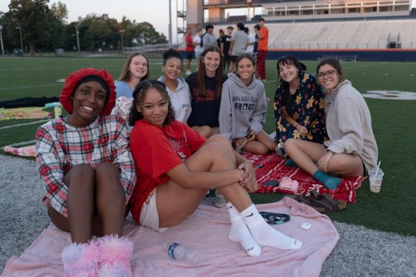 Senior Sunrise Starts the Year Off Jovially